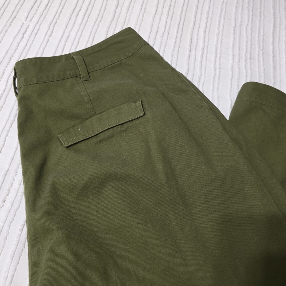 Women's Olive Green Cropped Pants